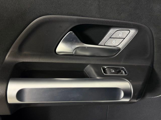 Used 2021 Mercedes-Benz GLB 250 image 24