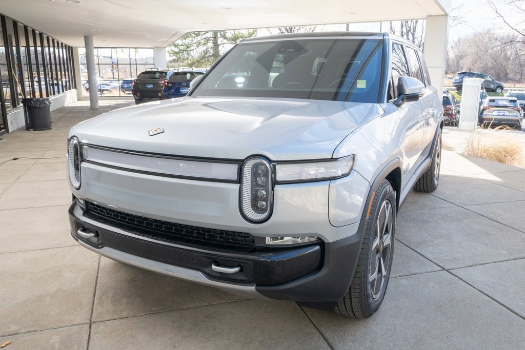 Used 2024 Rivian R1S Adventure image 3