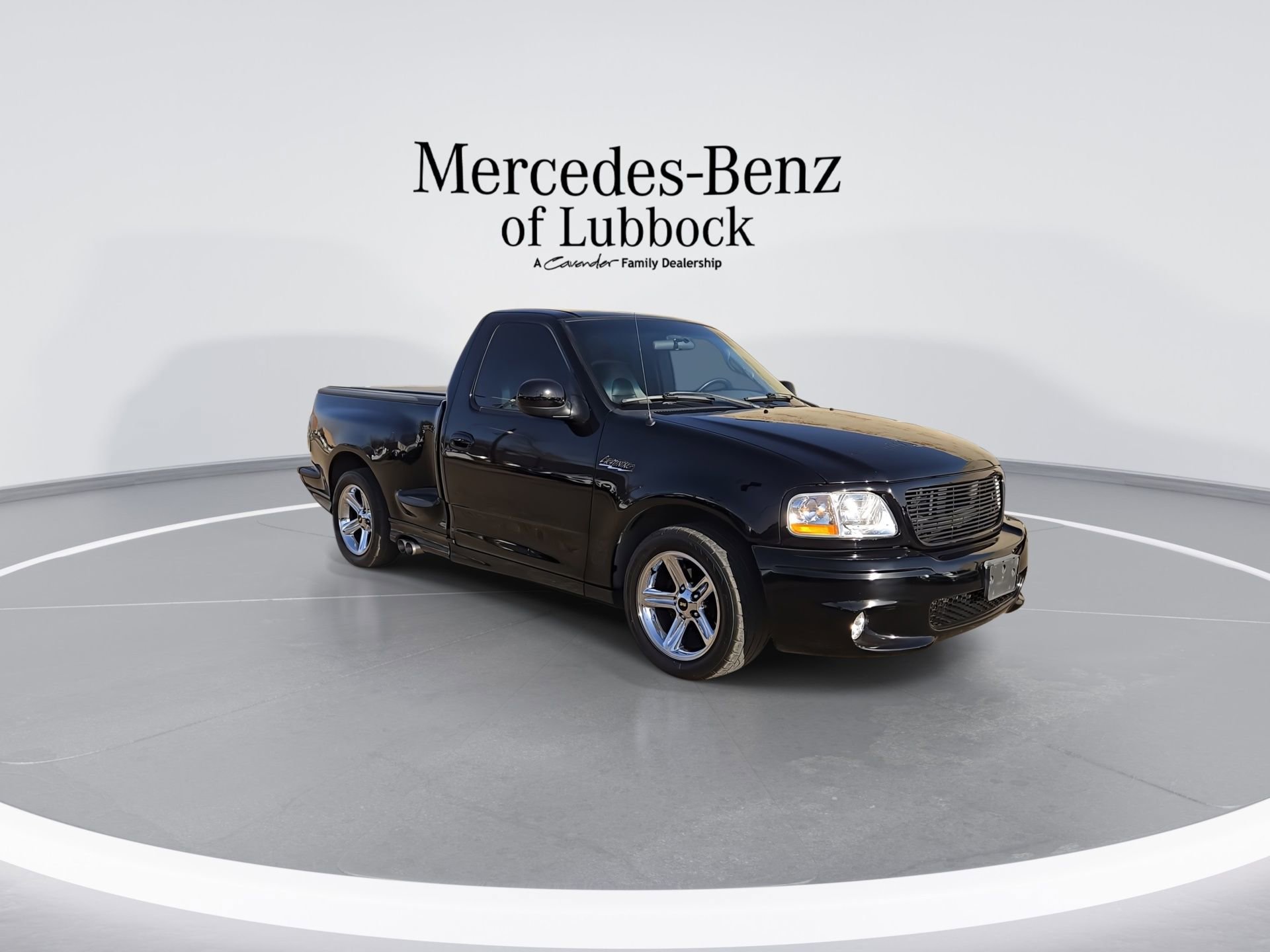 Used 2001 Ford F150 Lightning image 2