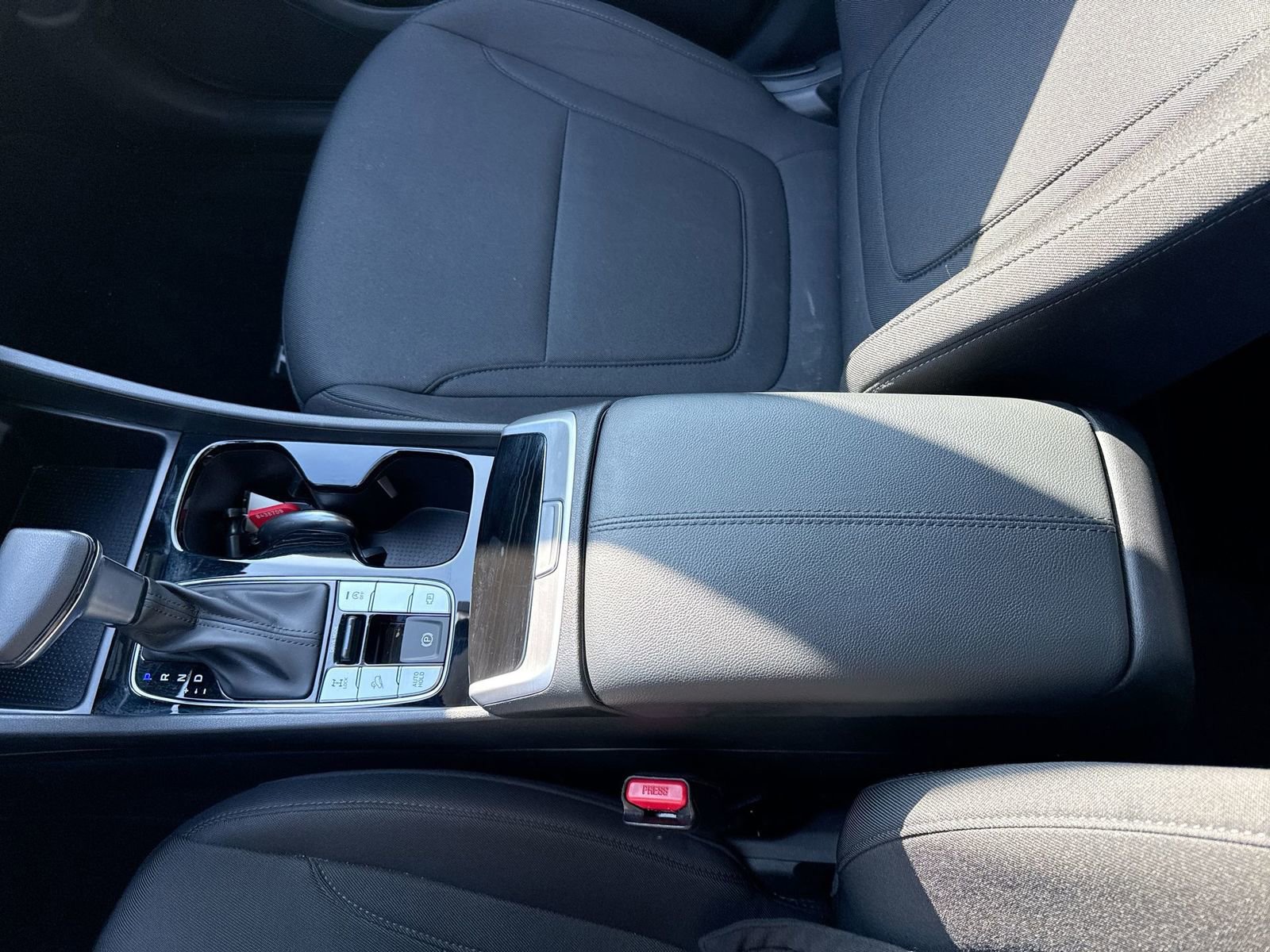 Used 2025 Hyundai Tucson SE image 23