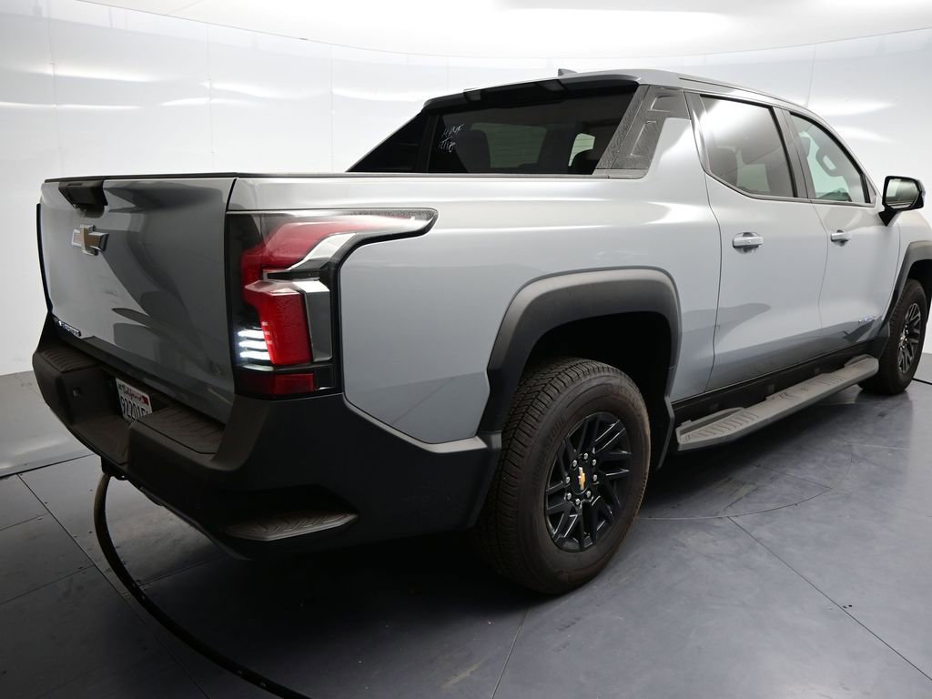 Used 2026 Chevrolet Silverado EV LT image 4