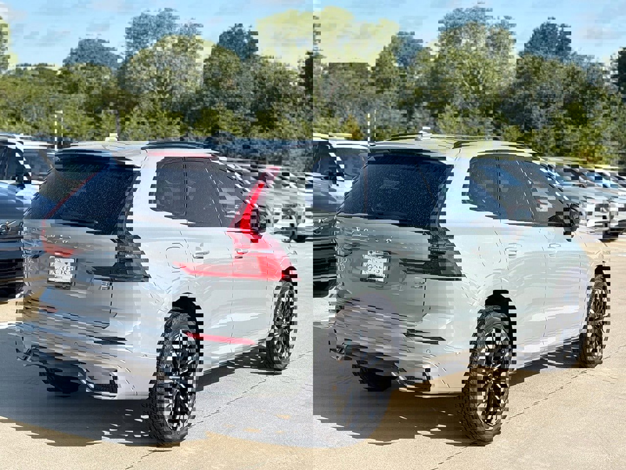 New 2026 Volvo XC60 B5 Plus w/ Protection Package Premier image 5