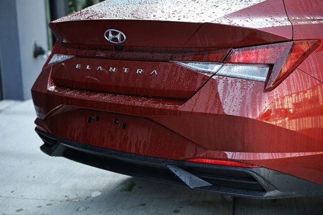 Used 2023 Hyundai Elantra SEL w/ Preferred Accessory Package image 8