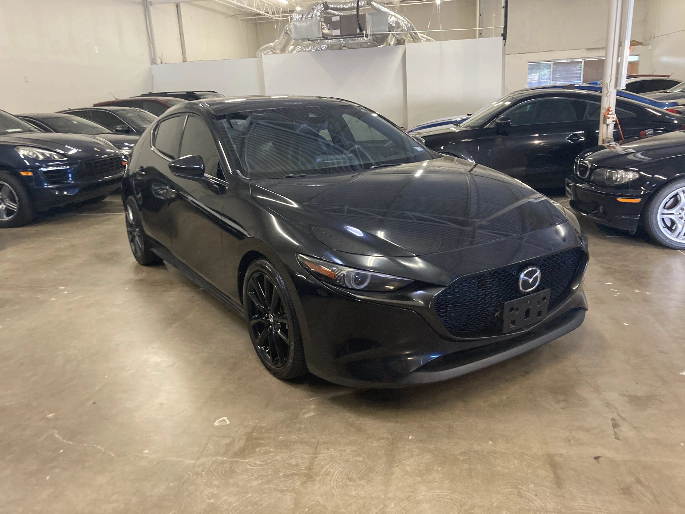 Used 2019 MAZDA MAZDA3 Hatchback w/ Premium Package FWD image 3