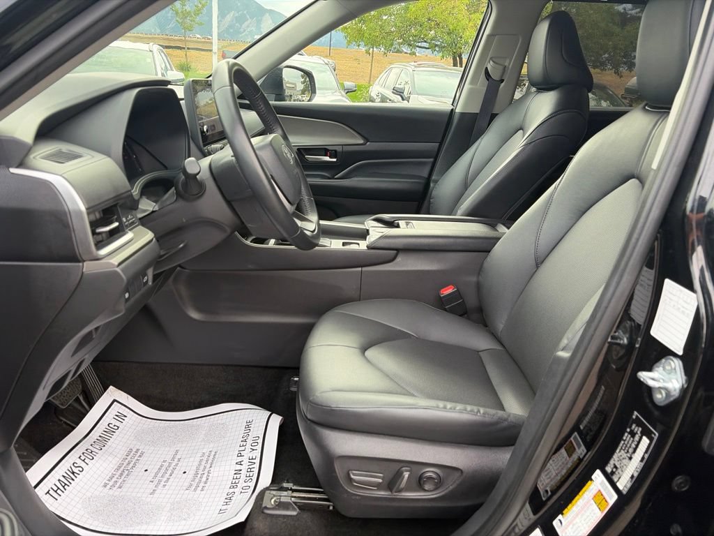 Used 2025 Toyota Grand Highlander AWD image 22