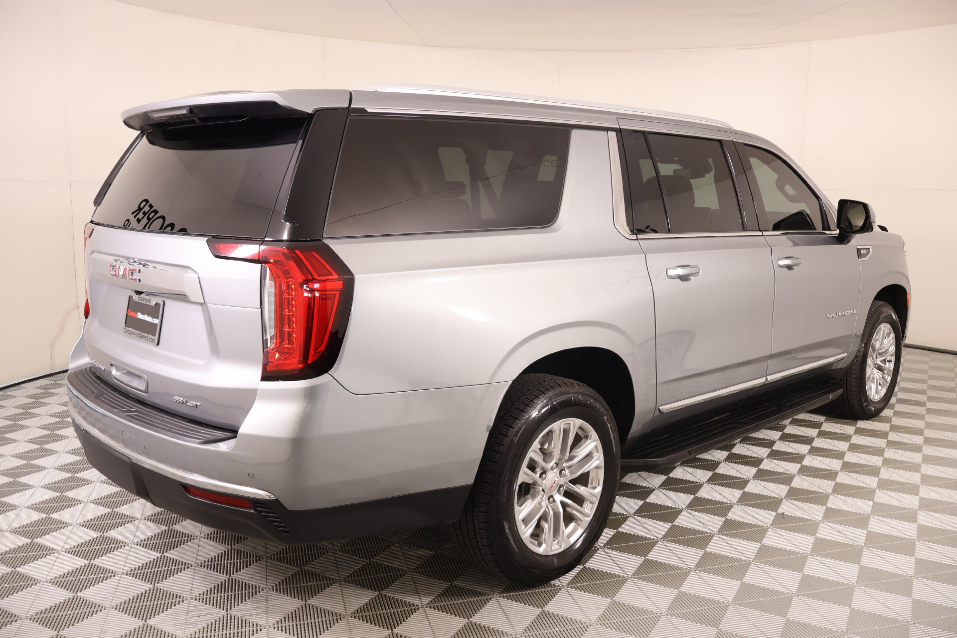 Used 2024 GMC Yukon XL SLT w/ SLT Luxury Package RWD image 23