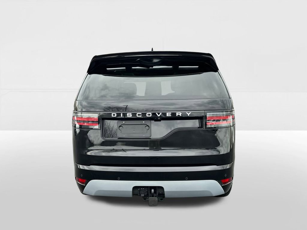 Certified 2025 Land Rover Discovery Metropolitan Edition image 3