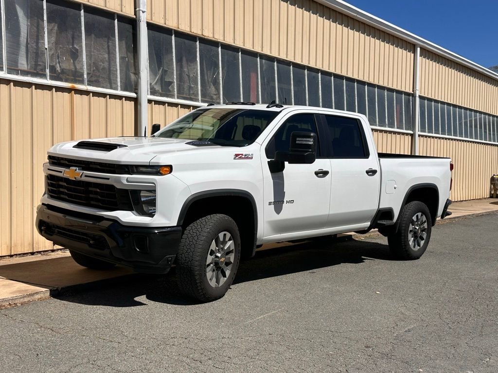 Used 2025 Chevrolet Silverado 2500 Custom w/ Custom Value Package image 2