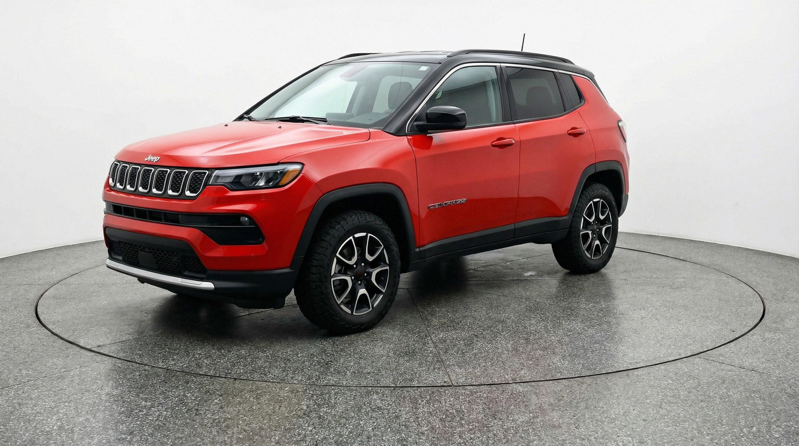Used 2025 Jeep Compass Trailhawk image 3