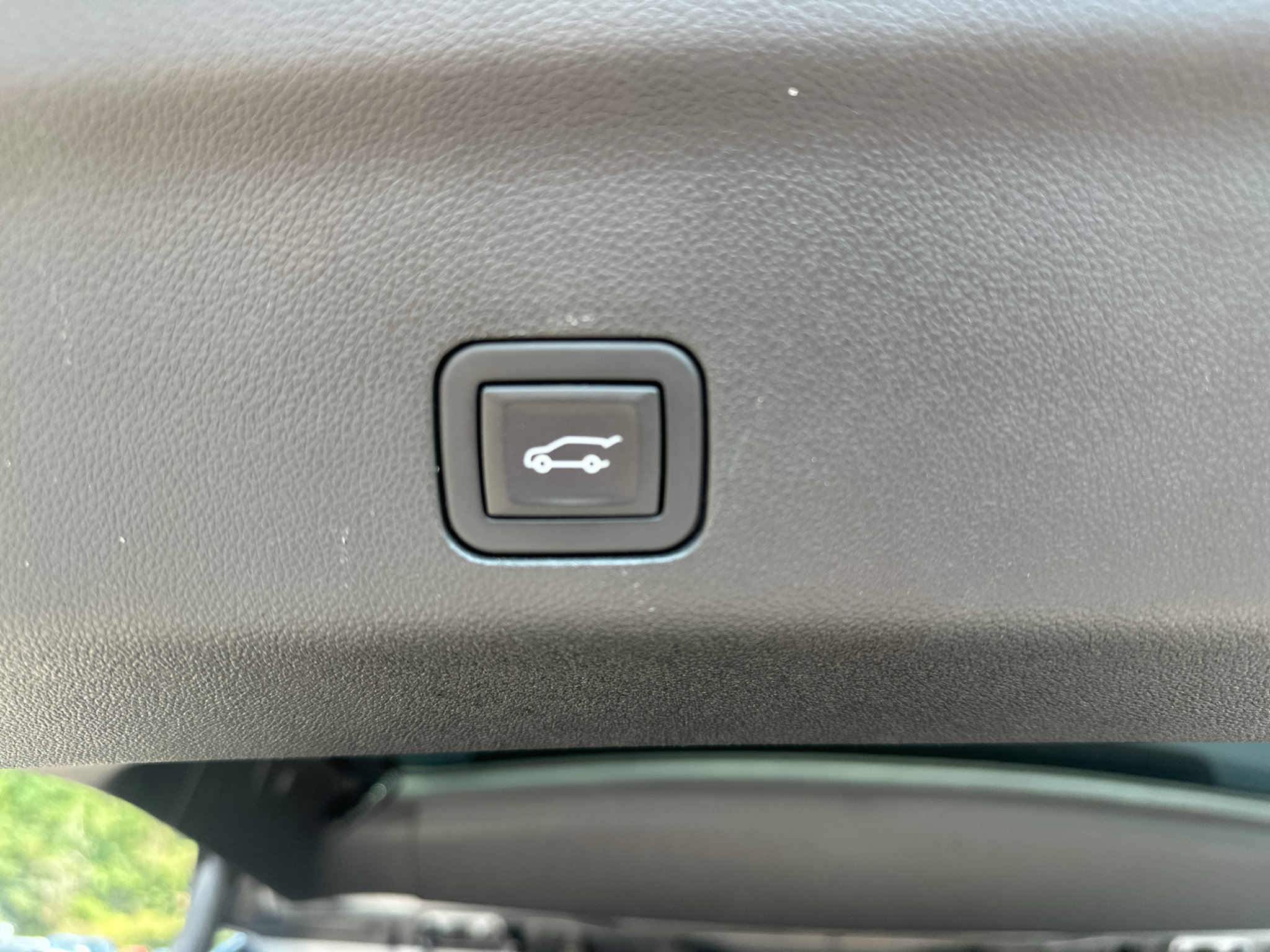 Used 2024 Chevrolet Tahoe LT AWD/4WD image 15