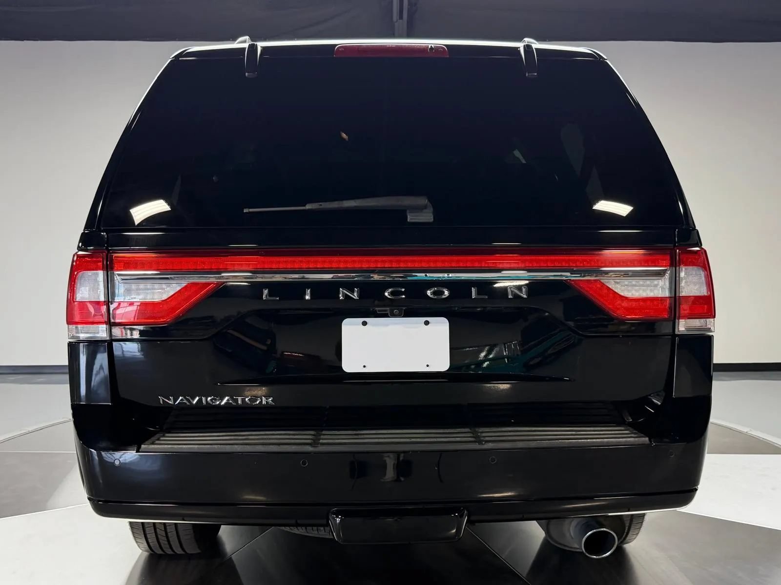 Used 2017 Lincoln Navigator Select AWD/4WD image 5
