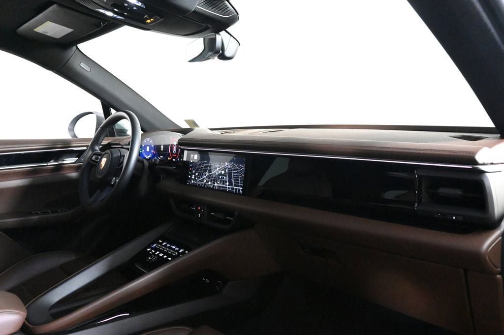 Certified 2025 Porsche Macan Electric RWD image 17