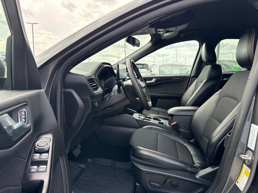 Used 2025 Ford Escape ST-Line w/ Tech Pack #1 AWD/4WD image 6