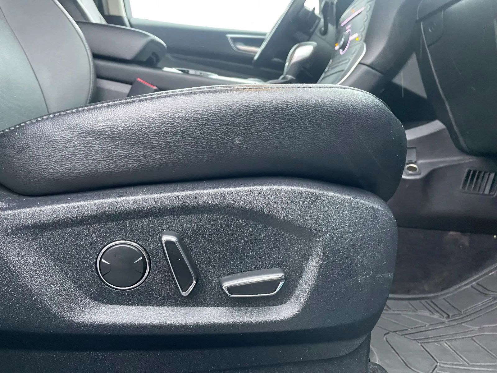 Used 2015 Ford Edge Titanium image 60