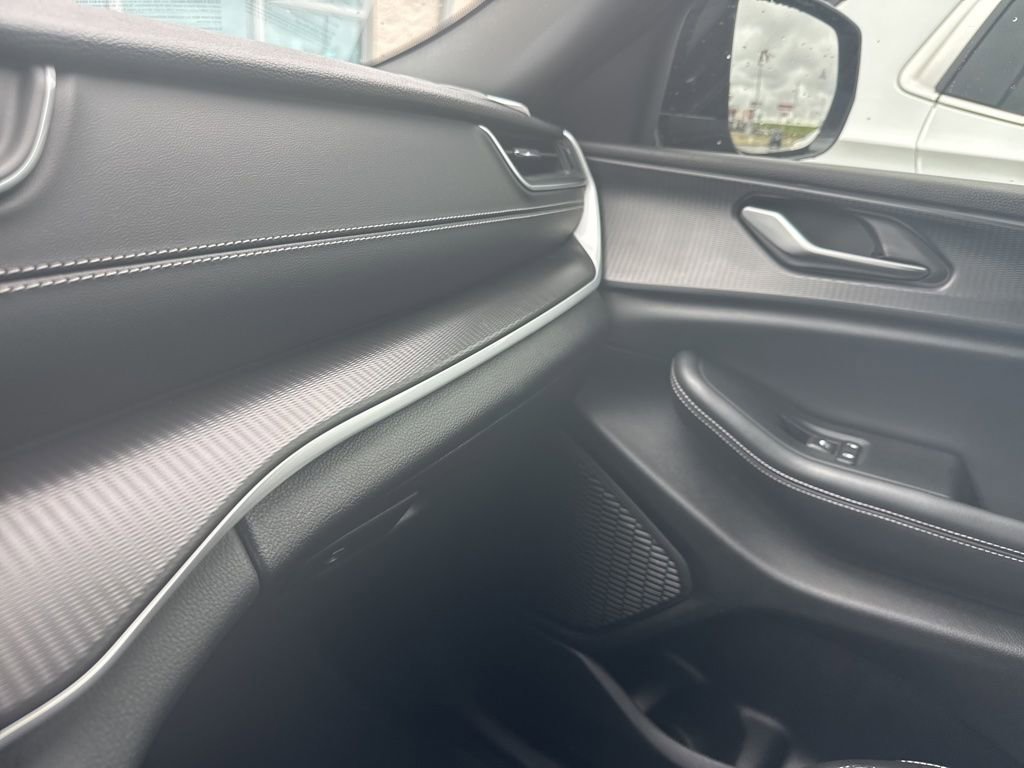 Used 2024 Jeep Grand Cherokee Altitude image 17