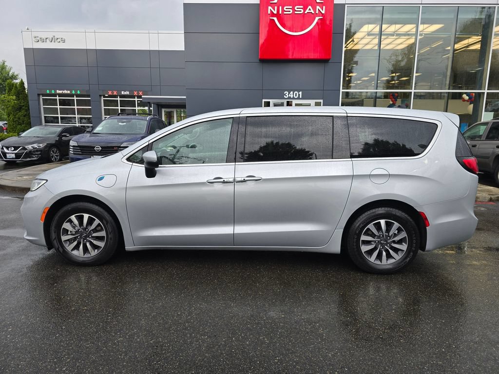 Used 2023 Chrysler Pacifica Touring-L FWD image 10