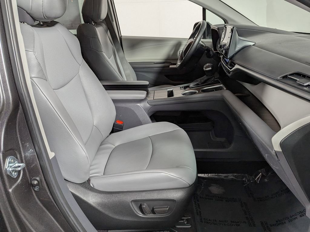 Used 2024 Toyota Sienna XLE image 21