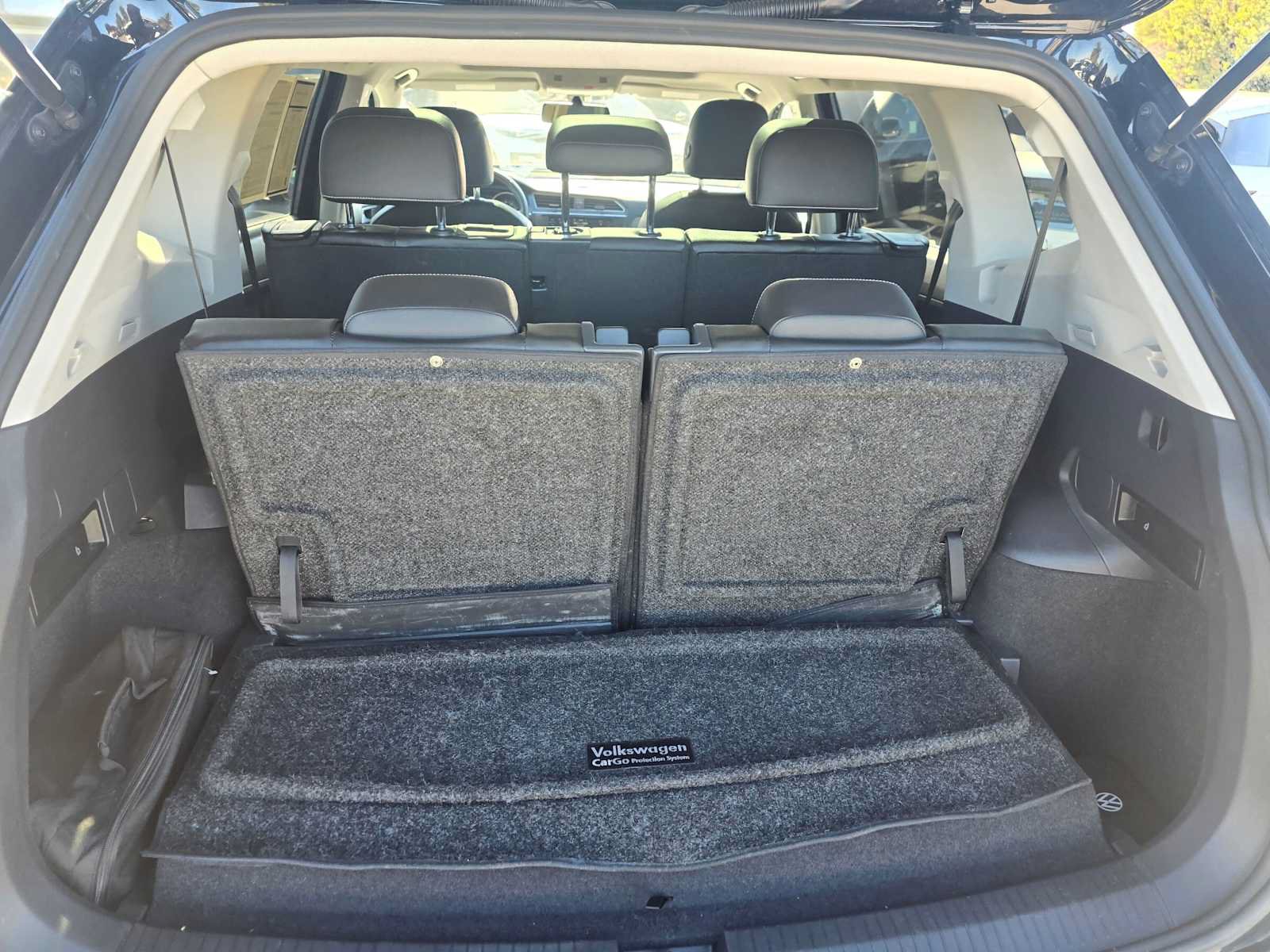 Used 2021 Volkswagen Tiguan SE w/ Panoramic Sunroof Package FWD image 14