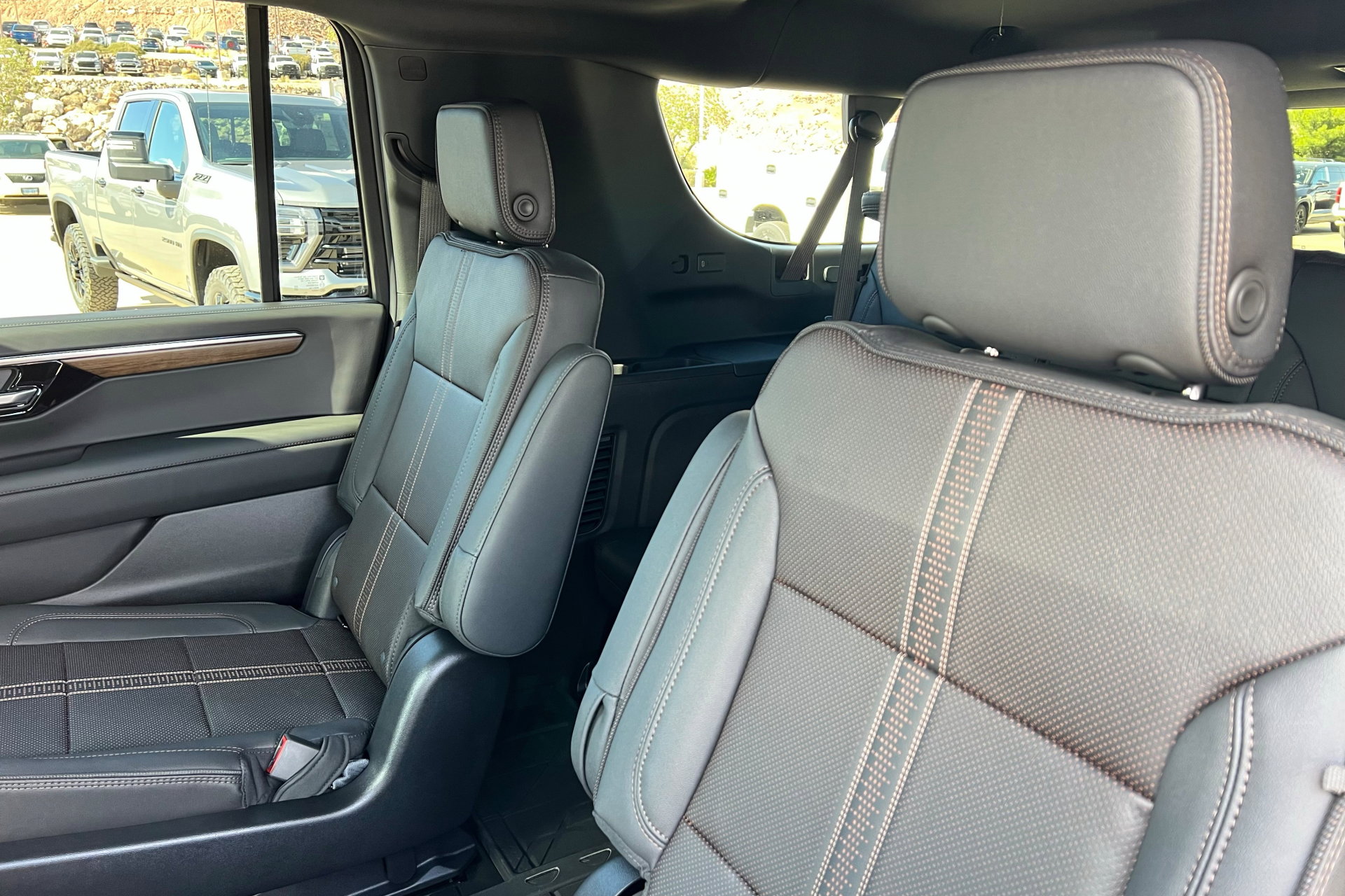 New 2026 Chevrolet Suburban High Country image 21