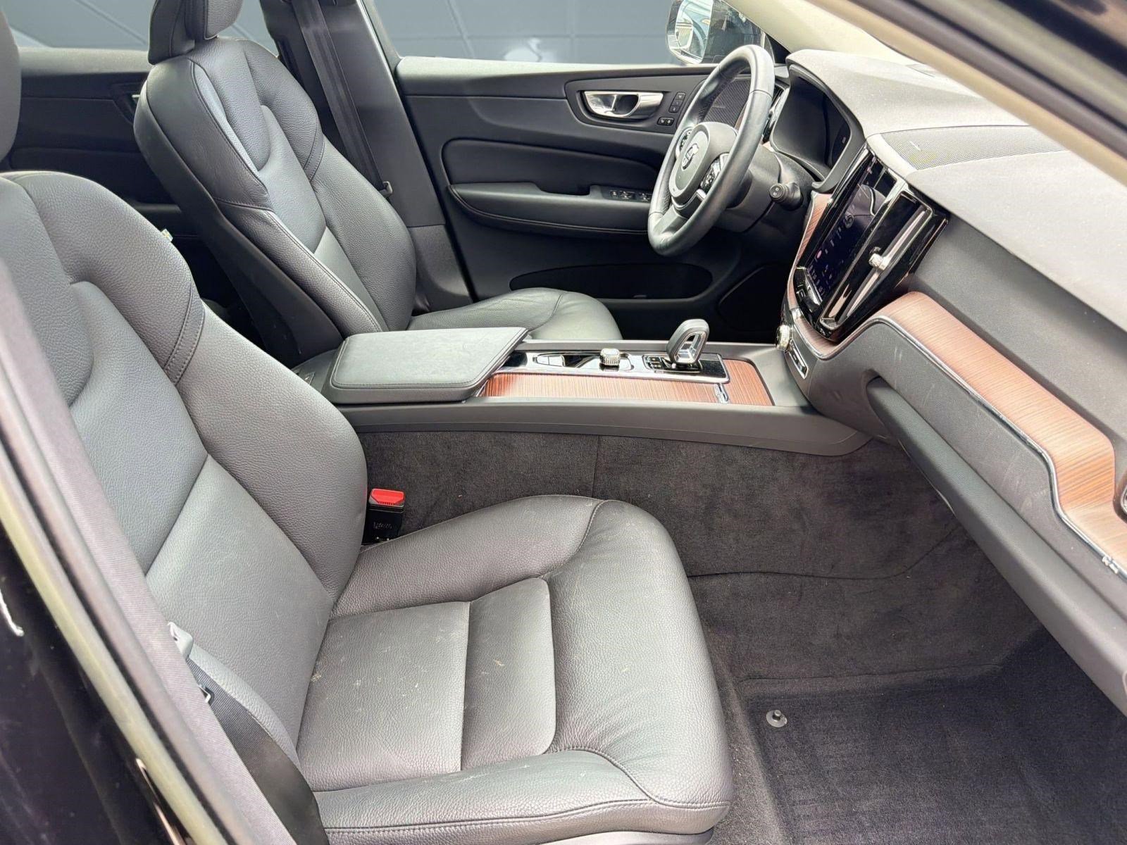 Certified 2023 Volvo XC60 B5 Plus w/ Climate Package image 29