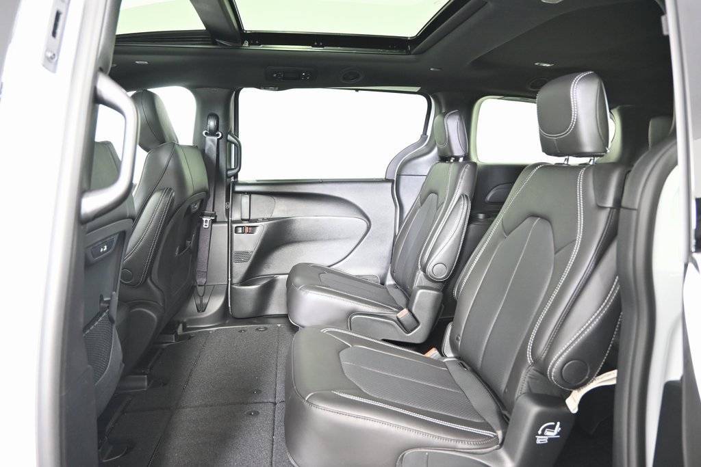 New 2026 Chrysler Pacifica Select image 18