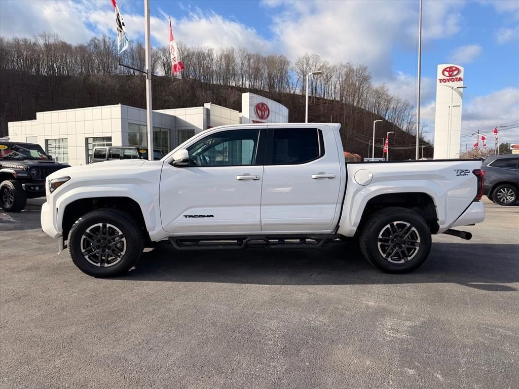 Used 2024 Toyota Tacoma TRD Sport w/ TRD Sport Upgrade Package image 8