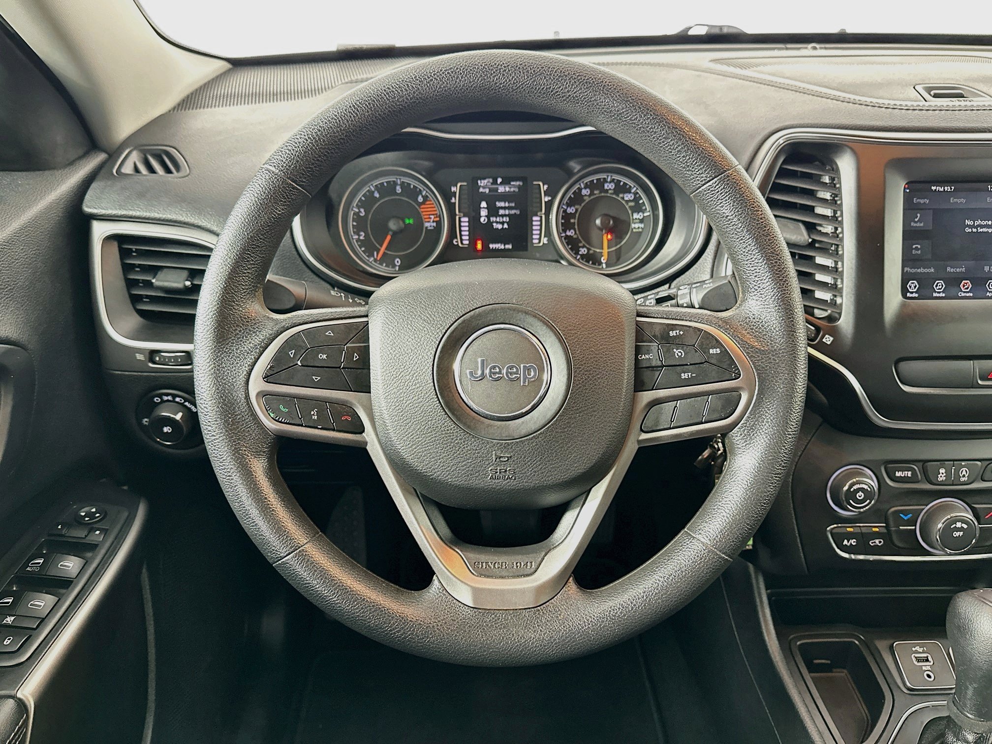 Used 2019 Jeep Cherokee Latitude w/ Popular Appearance Group FWD image 17