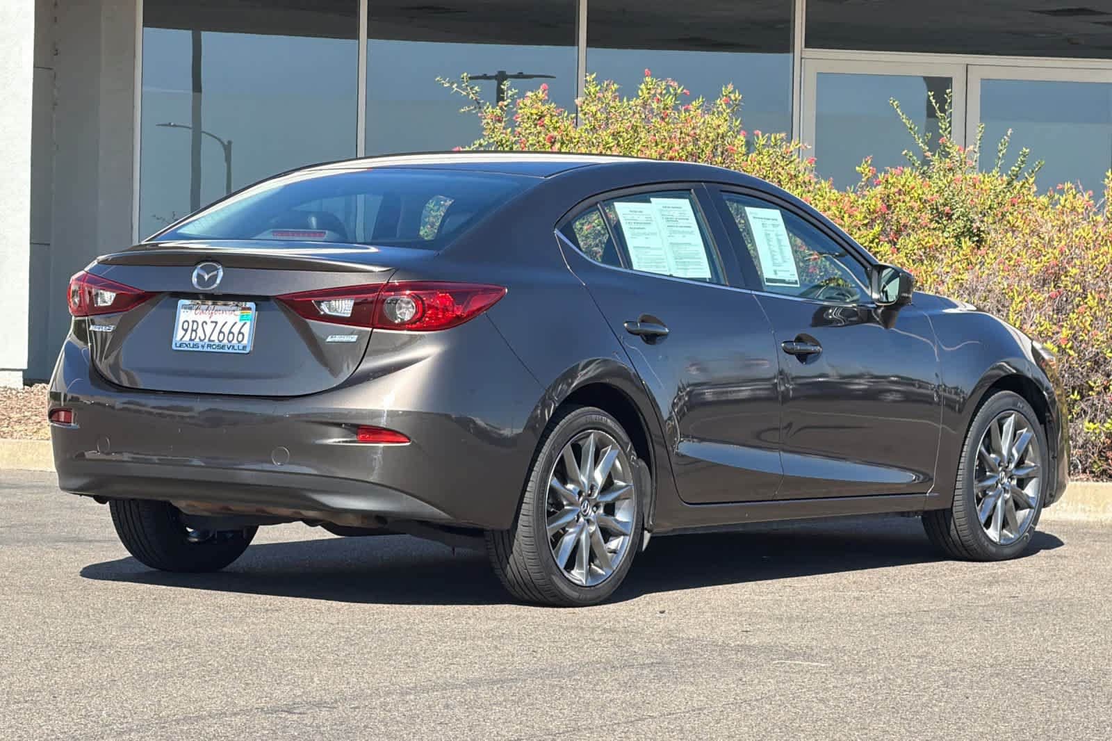 Used 2018 MAZDA MAZDA3 Touring FWD image 2