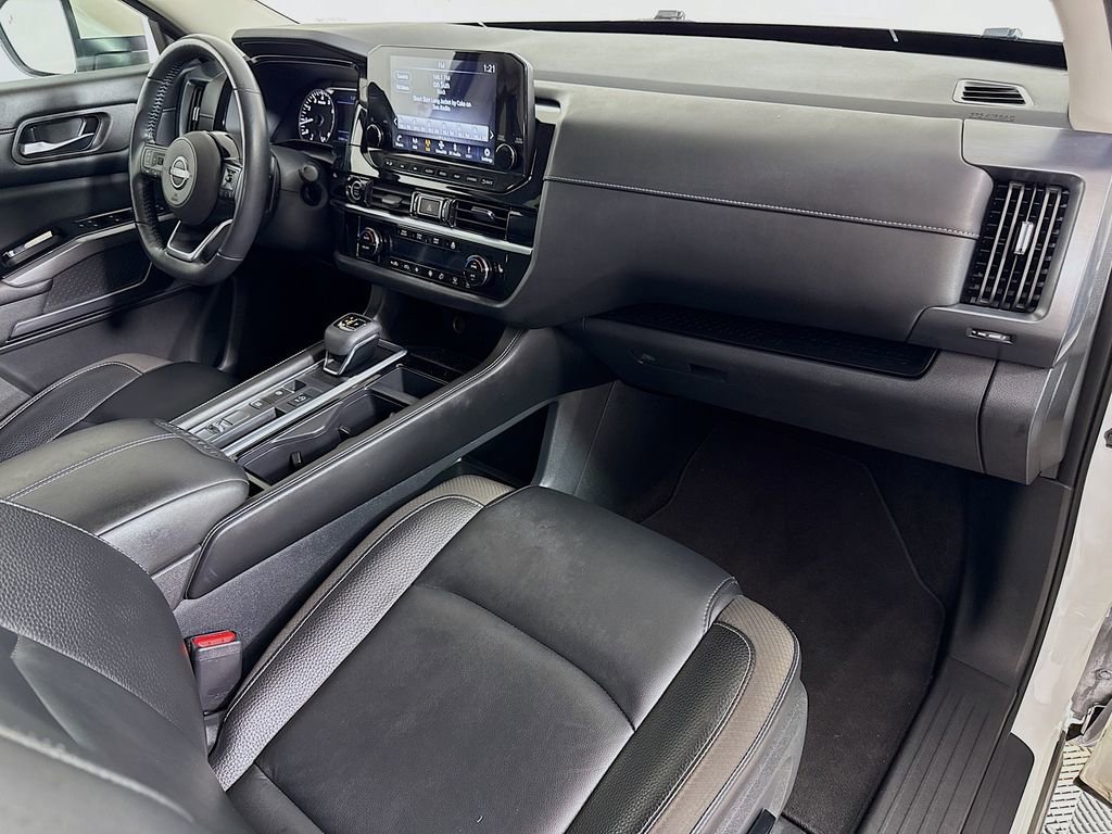 Used 2023 Nissan Pathfinder SL image 28