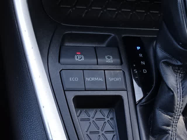Certified 2023 Toyota RAV4 XLE w/ Convenience Package FWD image 33