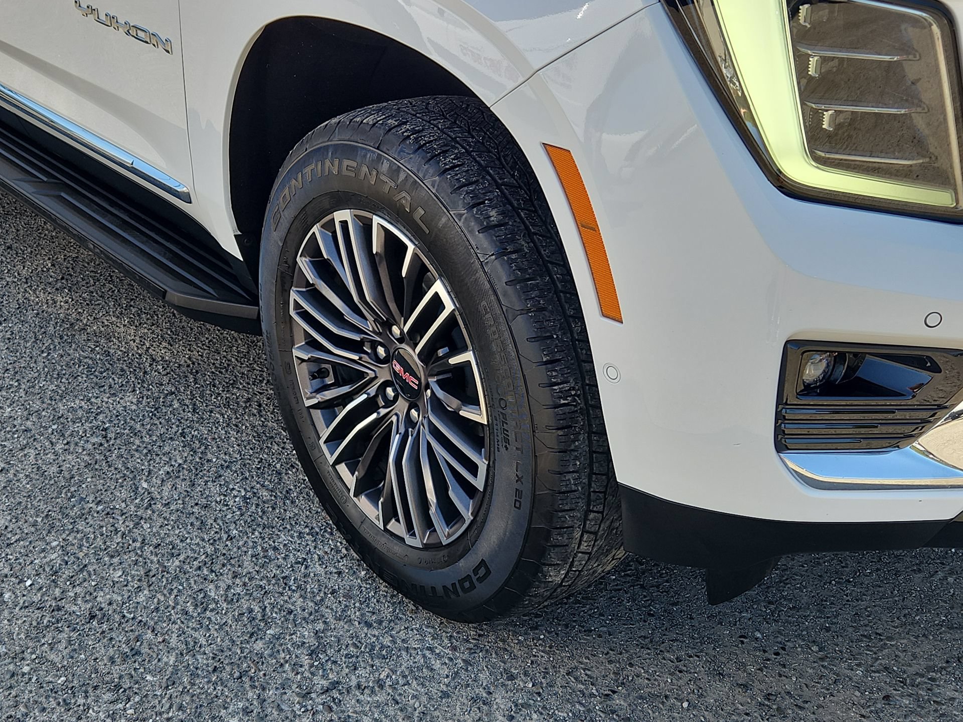 Used 2025 GMC Yukon Elevation AWD/4WD image 18