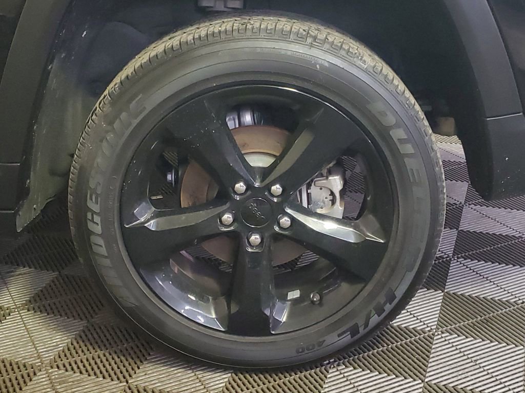 Used 2024 Jeep Grand Cherokee Altitude image 5