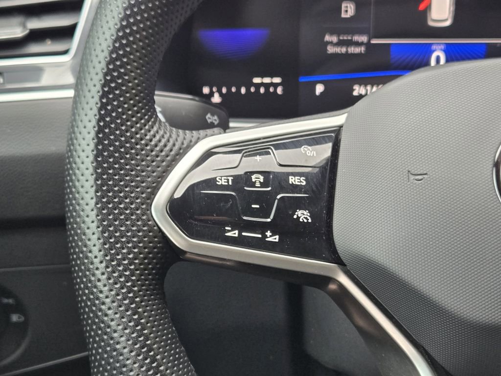 Used 2023 Volkswagen Tiguan SE R-Line image 36