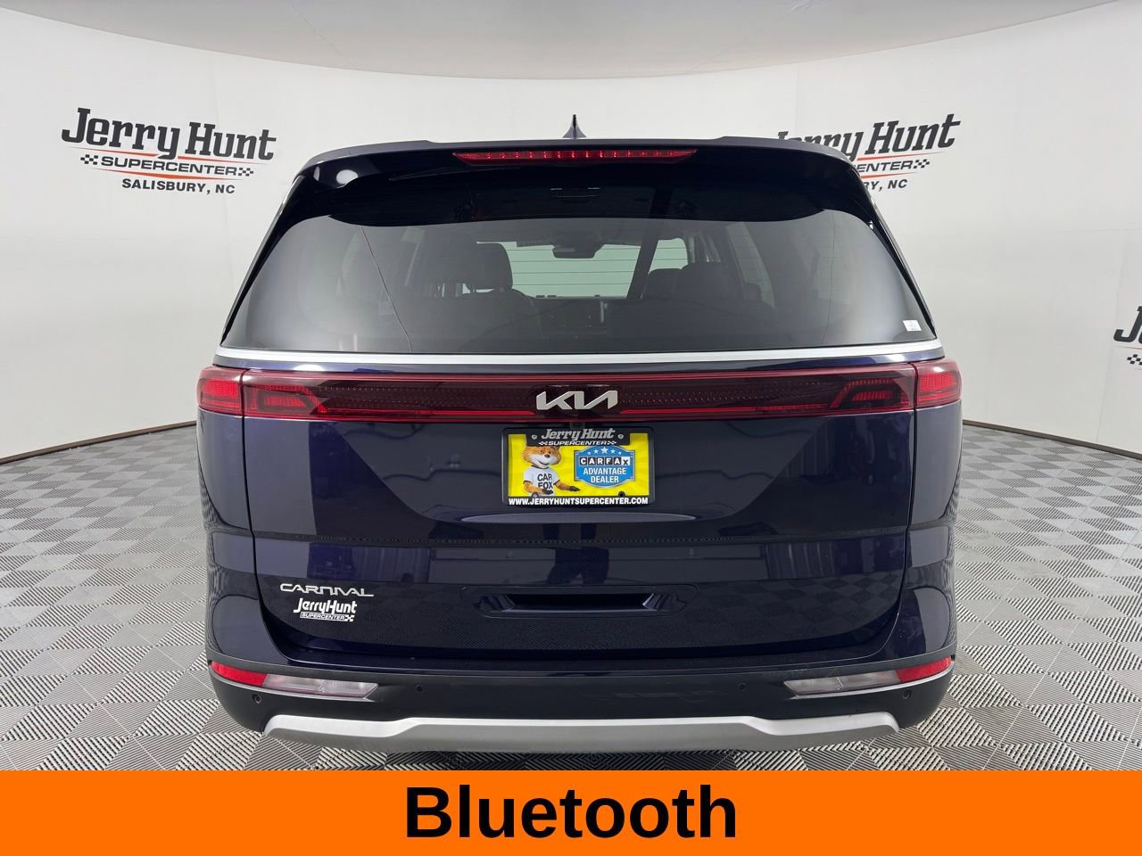 Used 2023 Kia Carnival LX image 8