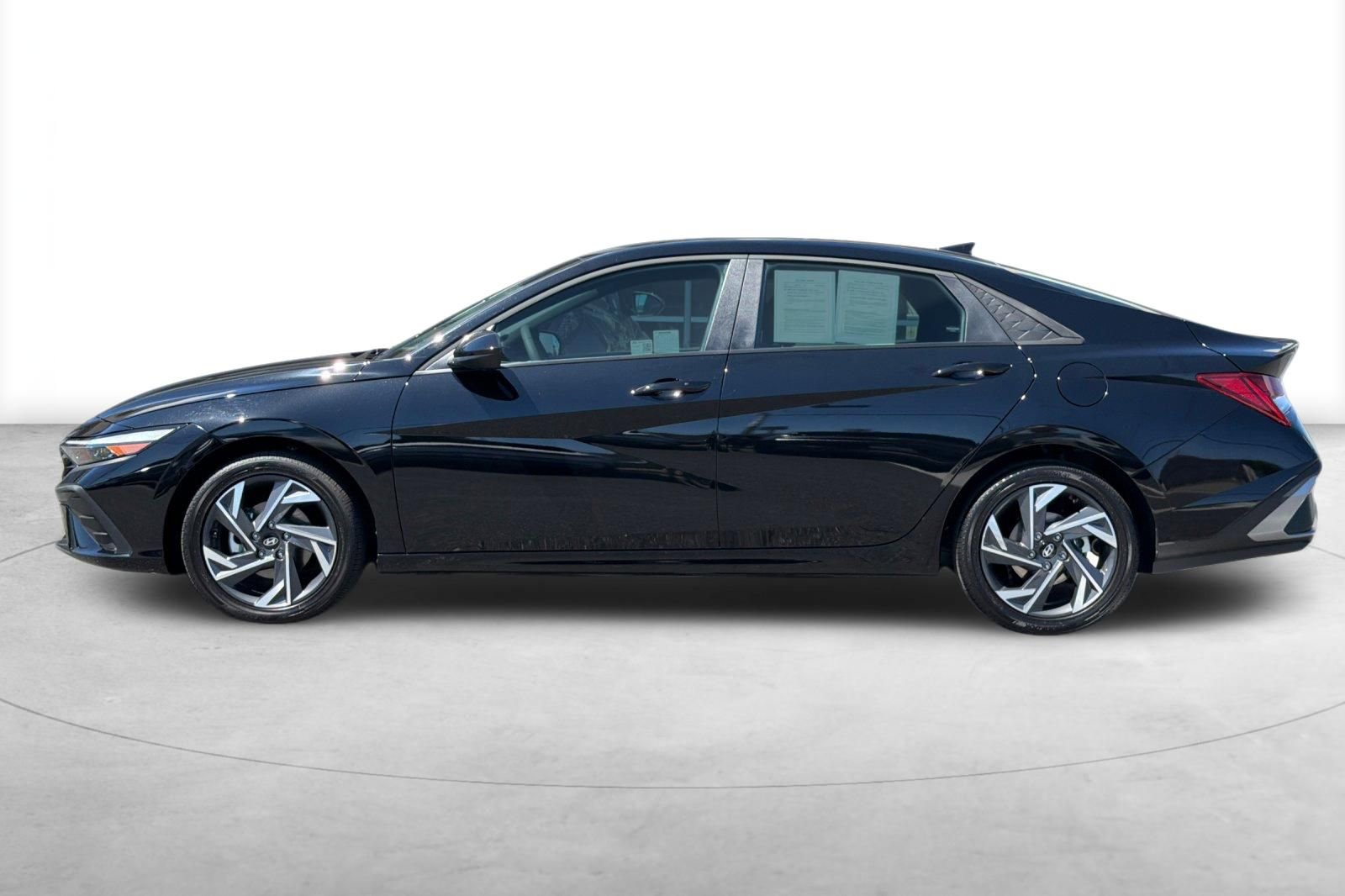 Used 2025 Hyundai Elantra SEL FWD image 3
