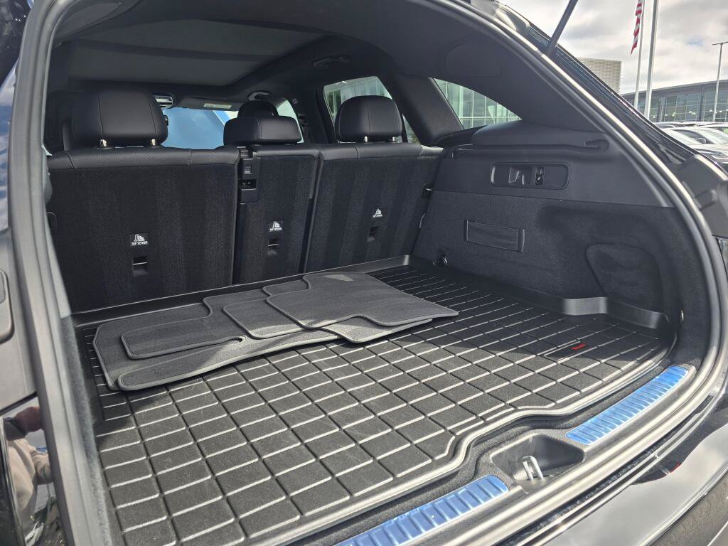 Used 2025 Mercedes-Benz GLC 300 4MATIC image 21