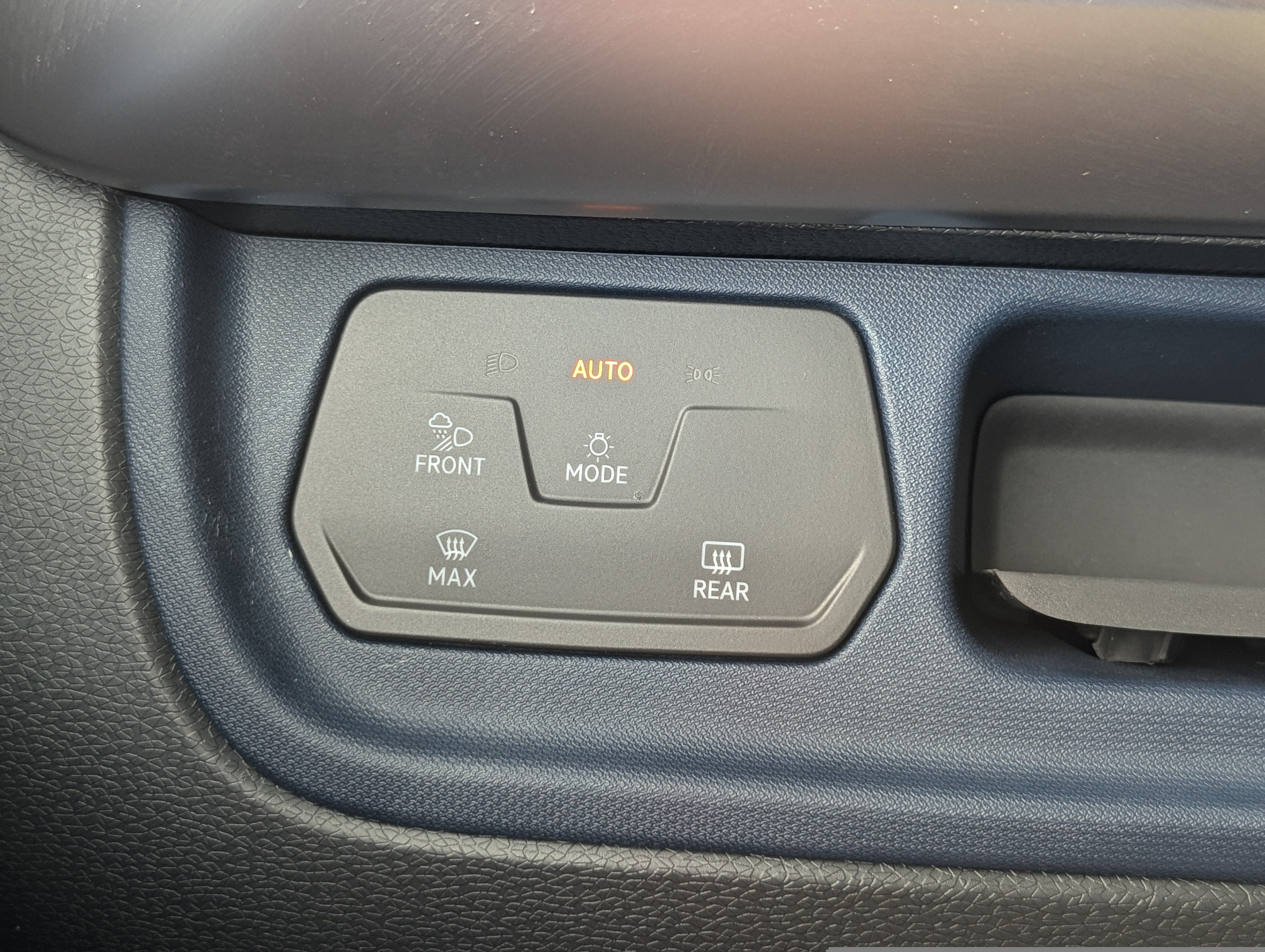 Used 2025 Volkswagen ID. Buzz Pro S Plus w/ Cupholders Package RWD image 24