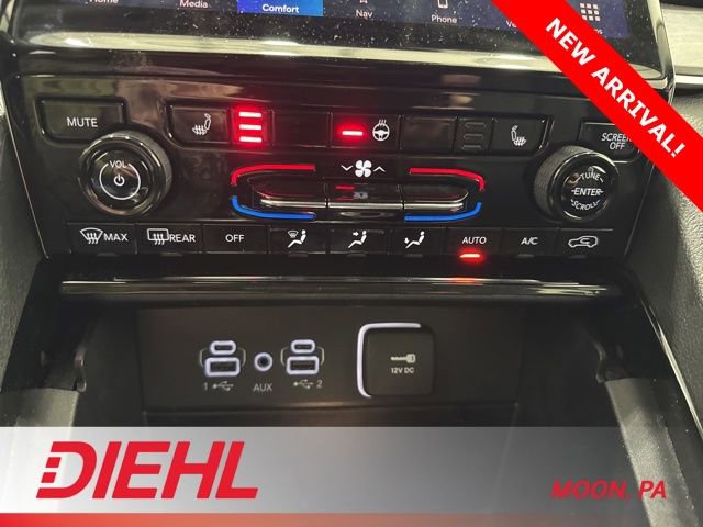 Used 2023 Jeep Grand Cherokee Limited w/ Black Appearance Package image 35