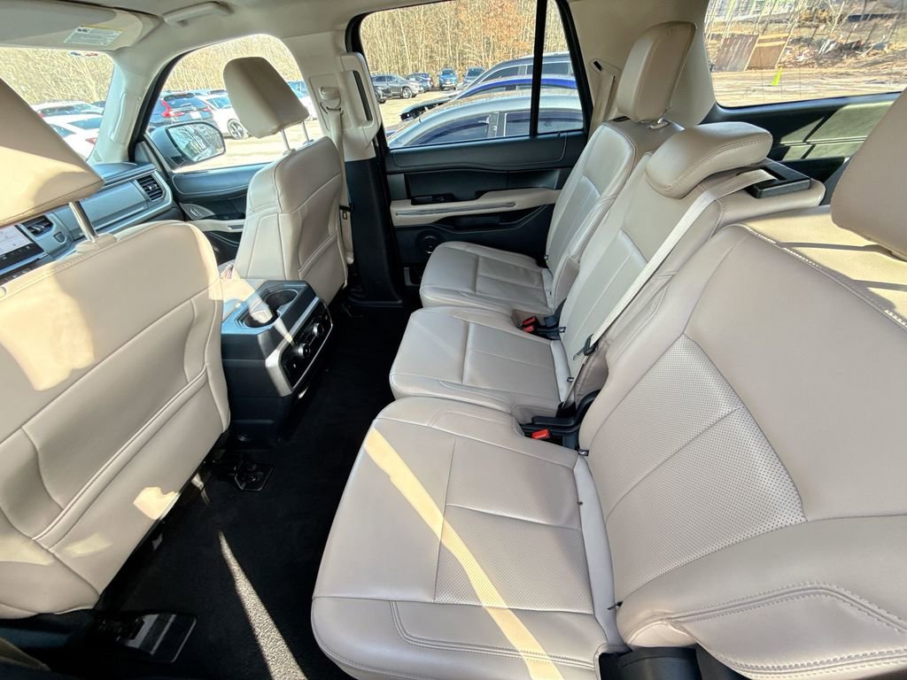 Used 2024 Ford Expedition Max XLT image 23