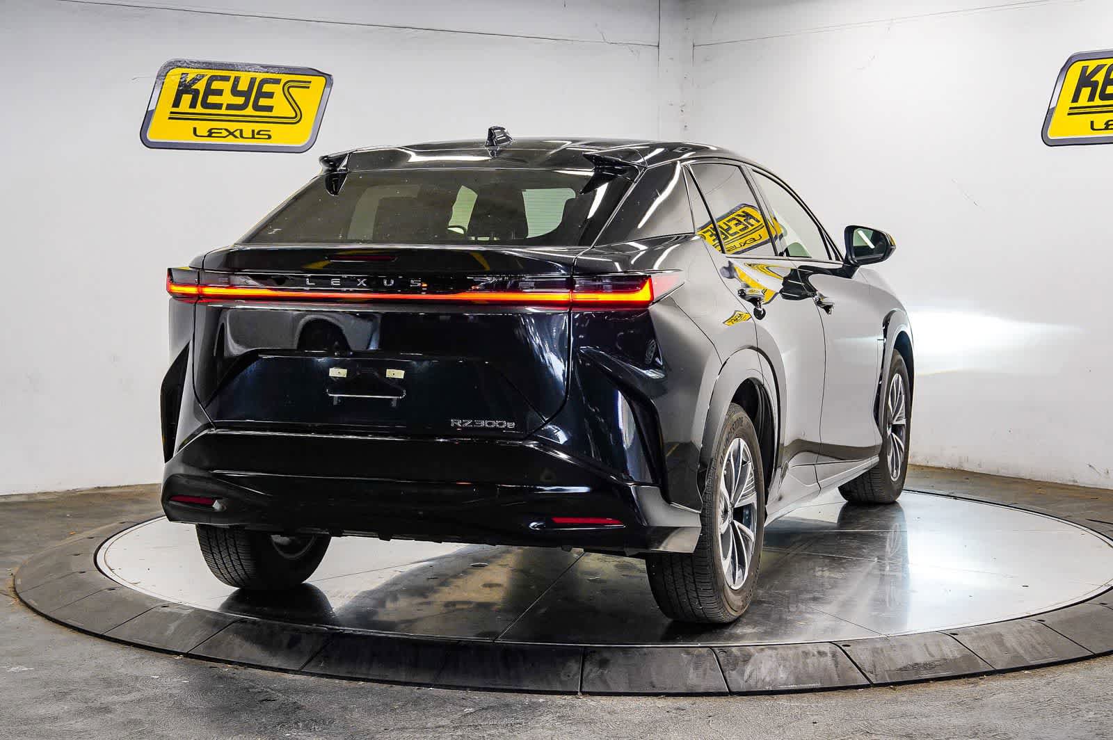 Used 2025 Lexus RZ 300e w/ Accessory Package (2T) FWD image 4