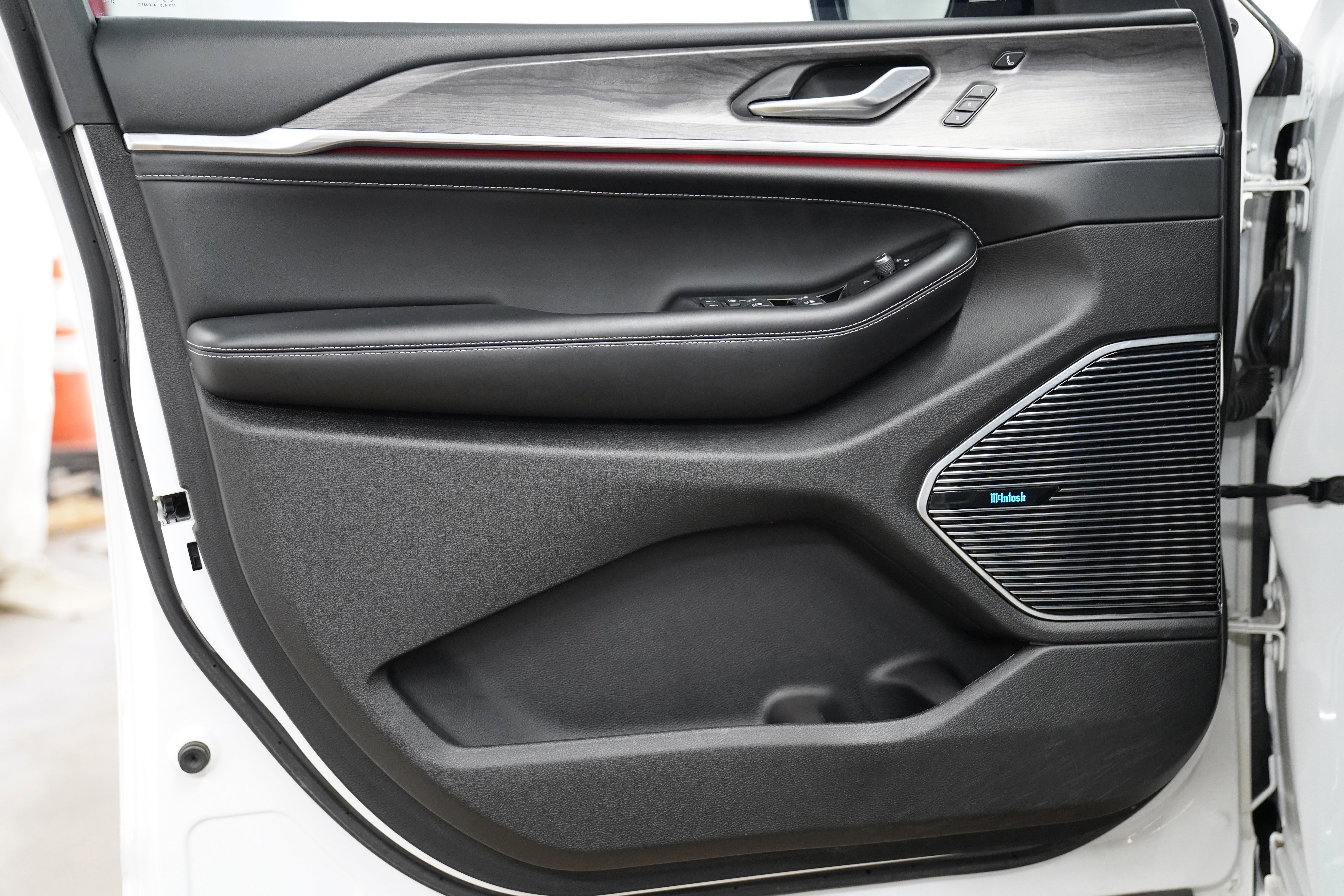 Used 2021 Jeep Grand Cherokee L Overland w/ Advanced Protech Group III image 19