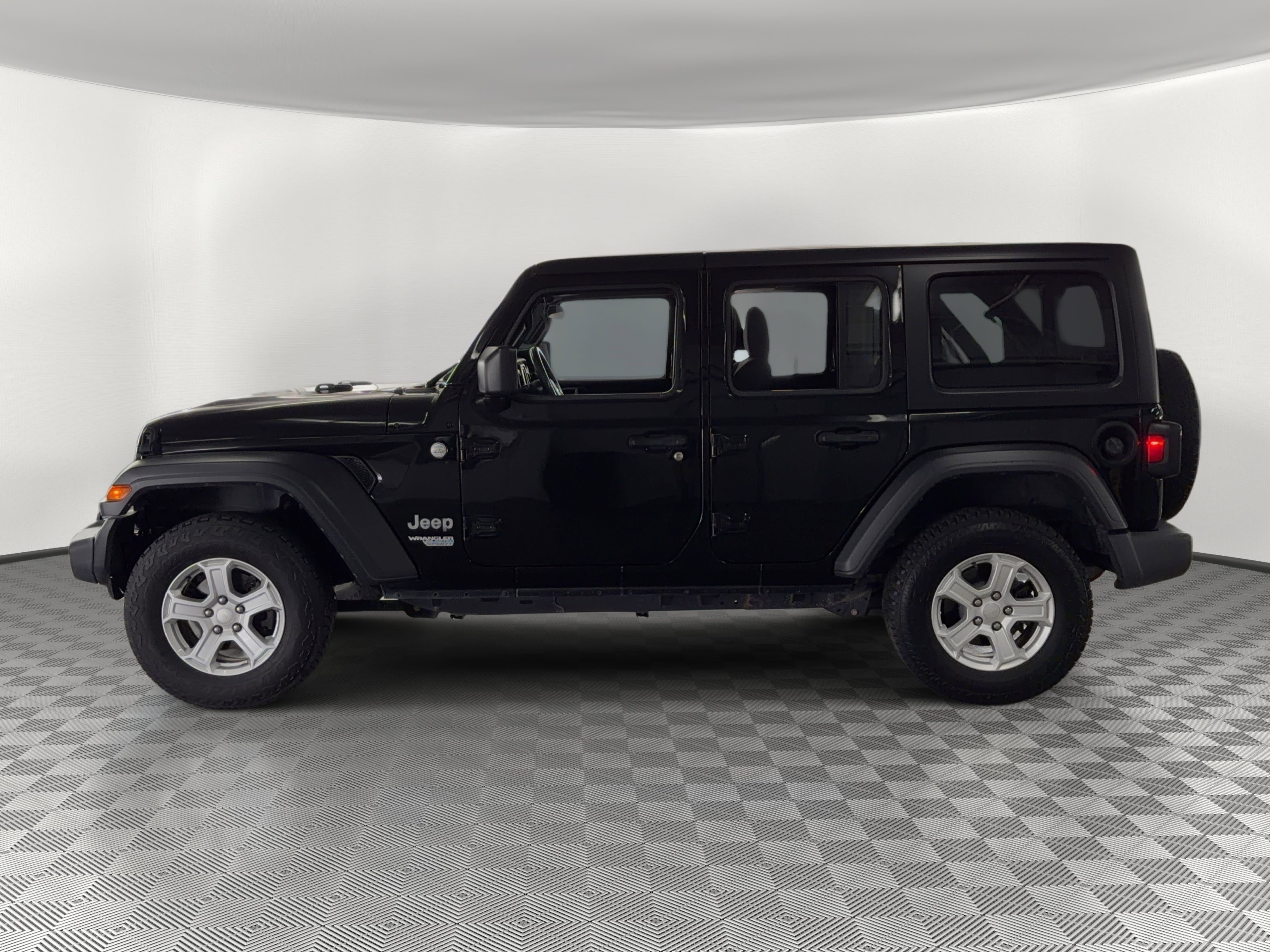 Used 2018 Jeep Wrangler Unlimited Sport S AWD/4WD image 2
