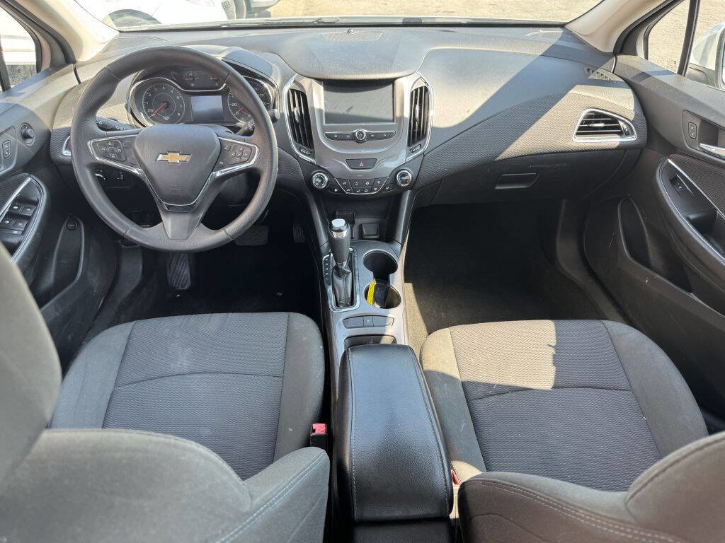 Used 2017 Chevrolet Cruze LT w/ Convenience Package image 6