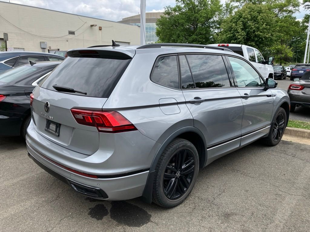 Used 2022 Volkswagen Tiguan SE R-Line AWD/4WD image 3