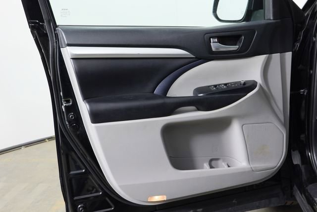 Used 2019 Toyota Highlander XLE AWD/4WD image 21