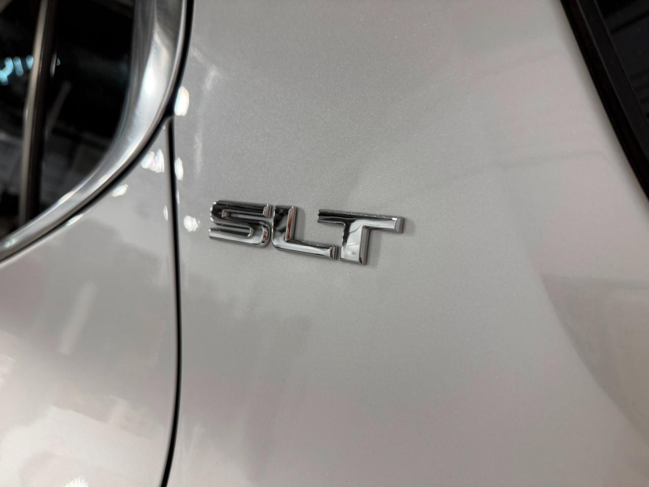 Used 2017 GMC Acadia SLT AWD/4WD image 29