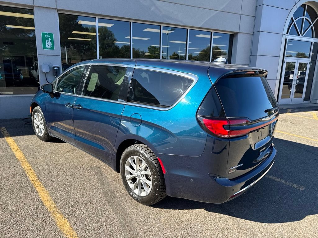 Used 2024 Chrysler Pacifica Touring-L AWD/4WD image 3