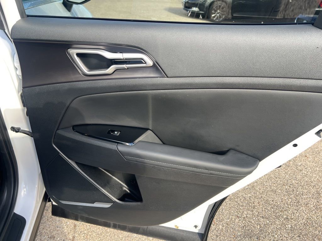 Certified 2025 Kia Sportage EX image 16