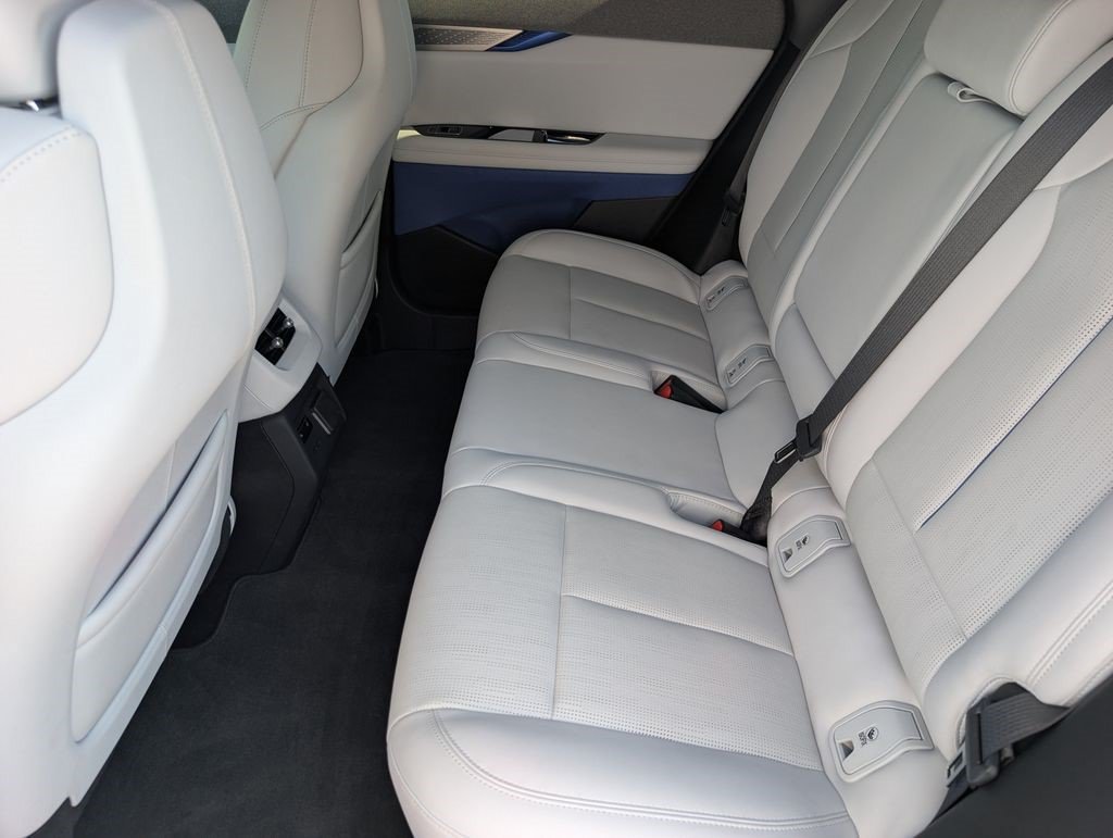 Certified 2025 Cadillac Optiq Luxury 2 AWD/4WD image 15