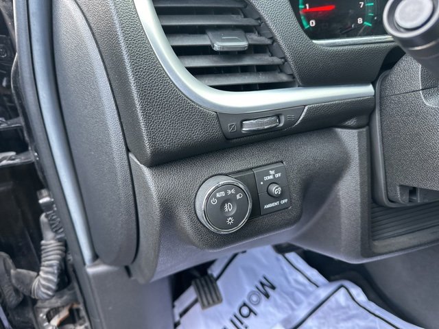 Used 2016 Chevrolet Traverse LT w/ Style and Technology Package image 17